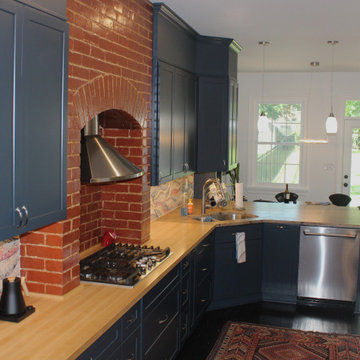 Who does down town Frederick row house remodeling?