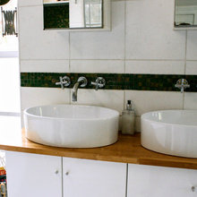 cottage bathrooms for me!