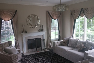 Example of a classic living room design in Philadelphia
