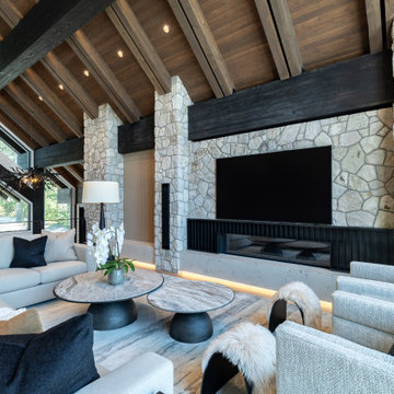 Prominent Lakeside Retreat