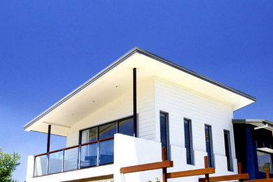 Inspiration for a contemporary home design in Sunshine Coast.