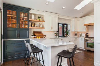 Eat-in kitchen - mid-sized transitional dark wood floor eat-in kitchen idea in Detroit with shaker cabinets, quartz countertops, quartz backsplash, stainless steel appliances and white cabinets