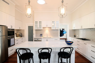 Design ideas for a transitional kitchen in Perth.