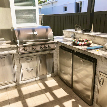 Outdoor Kitchen fully equipped and ready to go!