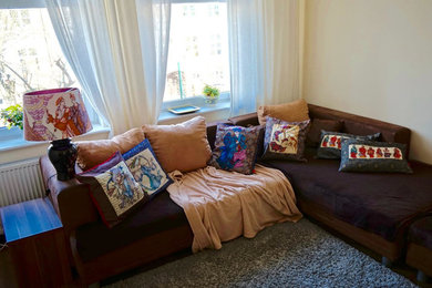 Mittelgroßes Modernes Wohnzimmer in Sonstige