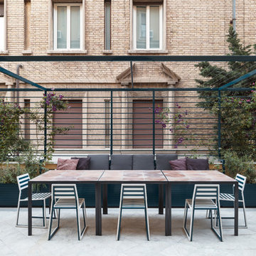 Abbraccio blu petrolio |  Terrazzo al Pinciano, Roma