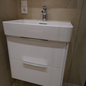 Aus einem Badezimmer wird ein Duschbad in München Bogenhausen
