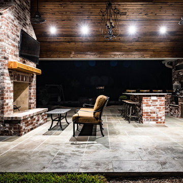 Outdoor Grilling Kitchen and Entertainment Patio