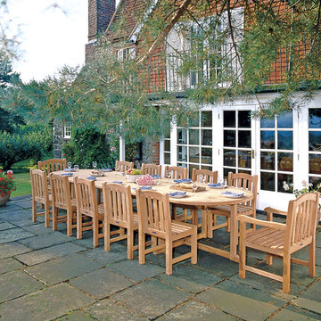 Fine dining in the garden