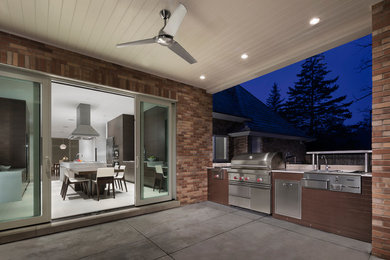 Inspiration for a mid-sized modern kitchen remodel in Chicago