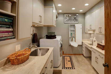 Laundry room - laundry room idea in Los Angeles