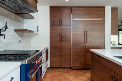 Kitchen - modern kitchen idea in Phoenix