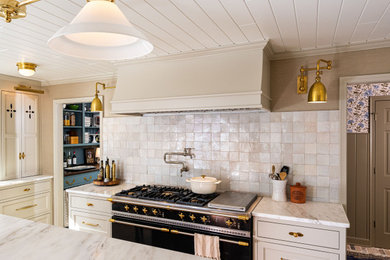 Example of a classic kitchen design in Milwaukee