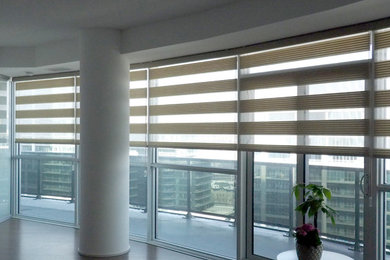 Example of a minimalist living room design in Toronto