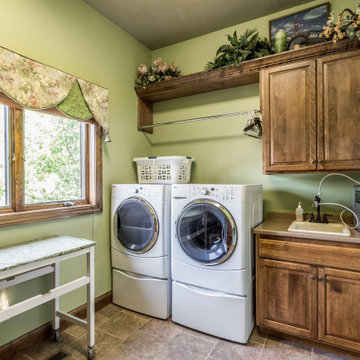 S. Frontier Trail Residence