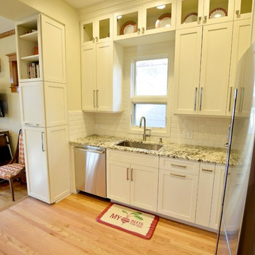 South Pennsylvania - Traditional White Kitchen