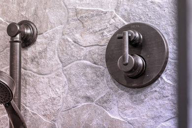 Bathroom - traditional bathroom idea in Orlando