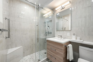 Bathroom - contemporary bathroom idea in New York