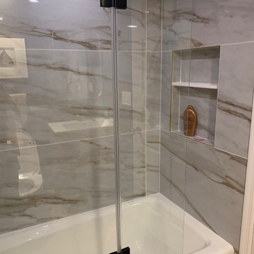 Ferrogari Hall Bathroom
