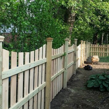 4' Concave Fence with Decorative Caps