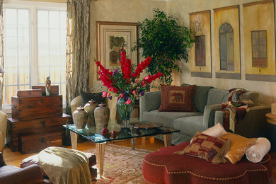 Design ideas for a traditional living room in San Francisco.