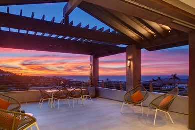 Example of a trendy balcony design in San Diego