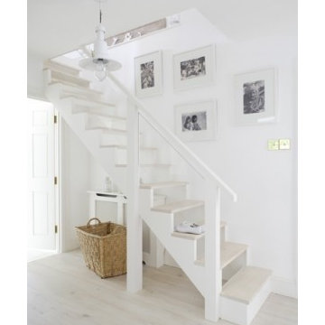staircase wall decorating ideas