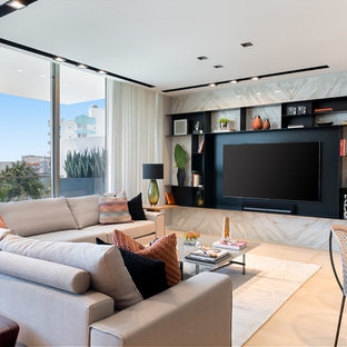 Idéer för att renovera ett mellanstort funkis allrum med öppen planlösning, med flerfärgade väggar, ljust trägolv, en inbyggd mediavägg och vitt golv