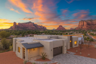 Inspiration for a 1960s exterior home remodel in Phoenix
