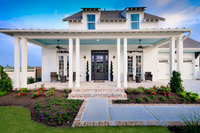Design ideas for a transitional exterior in Houston.