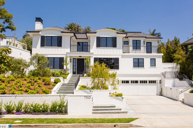 Example of a transitional exterior home design in Los Angeles
