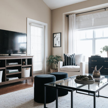 Simon Sunday | Living Room