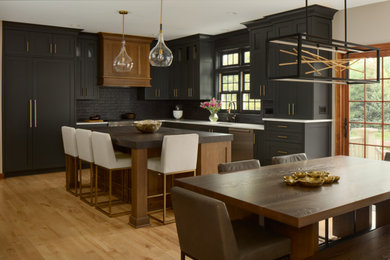 Example of a kitchen design in Milwaukee
