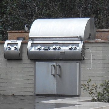 Grill Surrounds / Grill Islands / Outdoor Kitchens