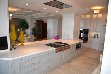 Kitchen - large traditional kitchen idea in Miami