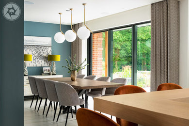 Photo of a modern dining room in Oxfordshire.
