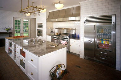 Inspiration for a timeless kitchen remodel in New York