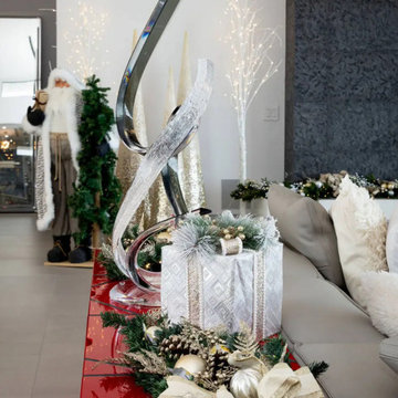 HOLIDAY DECORATING