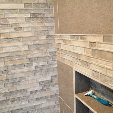 Warm Traditional Bath Design - Webberville, MI