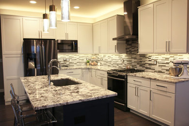 Example of a minimalist kitchen design in Cedar Rapids