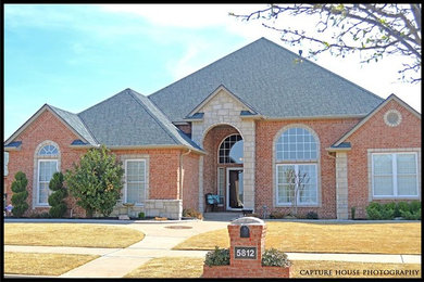 Elegant home design photo in Oklahoma City