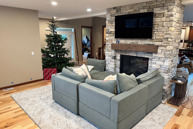 Example of a mountain style living room design in Portland