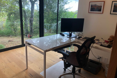 Example of a home office design in San Francisco