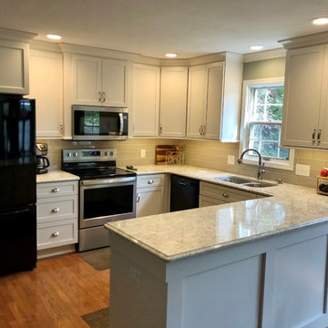 Bettendorf, IA Dura Surpeme Cabinets Linen White Cambria Berwyn