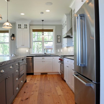 Transitional Coastal Style Kitchen