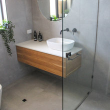 Master ensuite bathroom