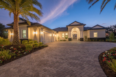 Exterior home idea in Tampa