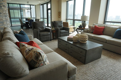 Transitional family room photo in Columbus