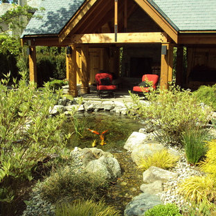 Stilmix Garten mit Wasserspiel in Seattle