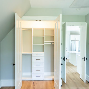 Secondary Bedroom Closet Reach In_Gallery 1